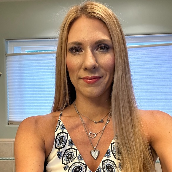 Meet your Posher, Mindy - Picture 1 of 7